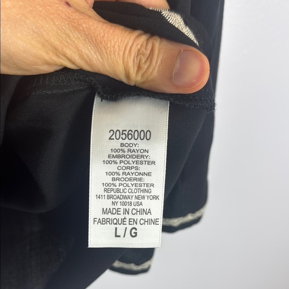 Chelsea & Theodore Black Boho Embroidered Peasant with Bell Sleeve Size Large - Picture 10 of 12